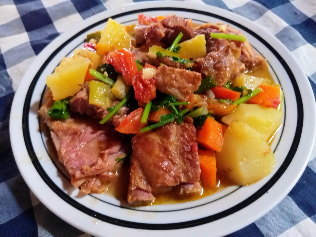 ESP-ENG] ¡Huesitos Ahumados de Cerdo Guisados con Papas y Zanahorias! /  Stewed Smoked Pork Bones with Potatoes and Carrots! | PeakD