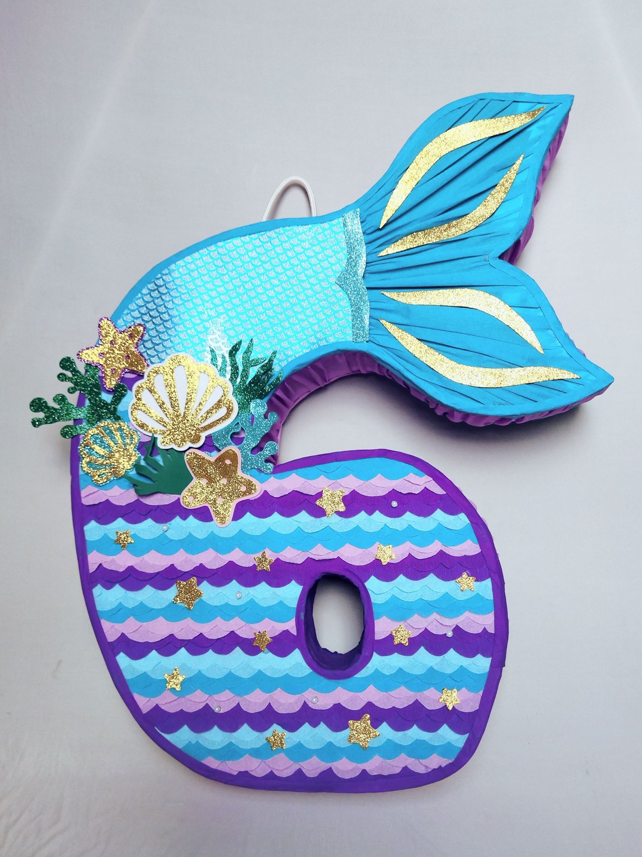 ESP-ING] 🧜‍♀️Hice una mega piñata de número 6 con motivo de cola de sirena.  🧜‍♀️, 🧜‍♀️I made a number 6 mega piñata with mermaid tail motif. 🧜‍♀️