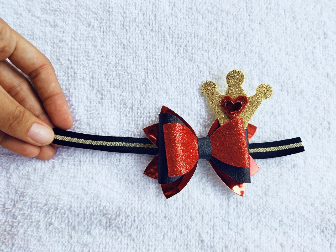 DIY. Tocado en forma de lazo de regalo/Gift bow hairpiece - Paperblog