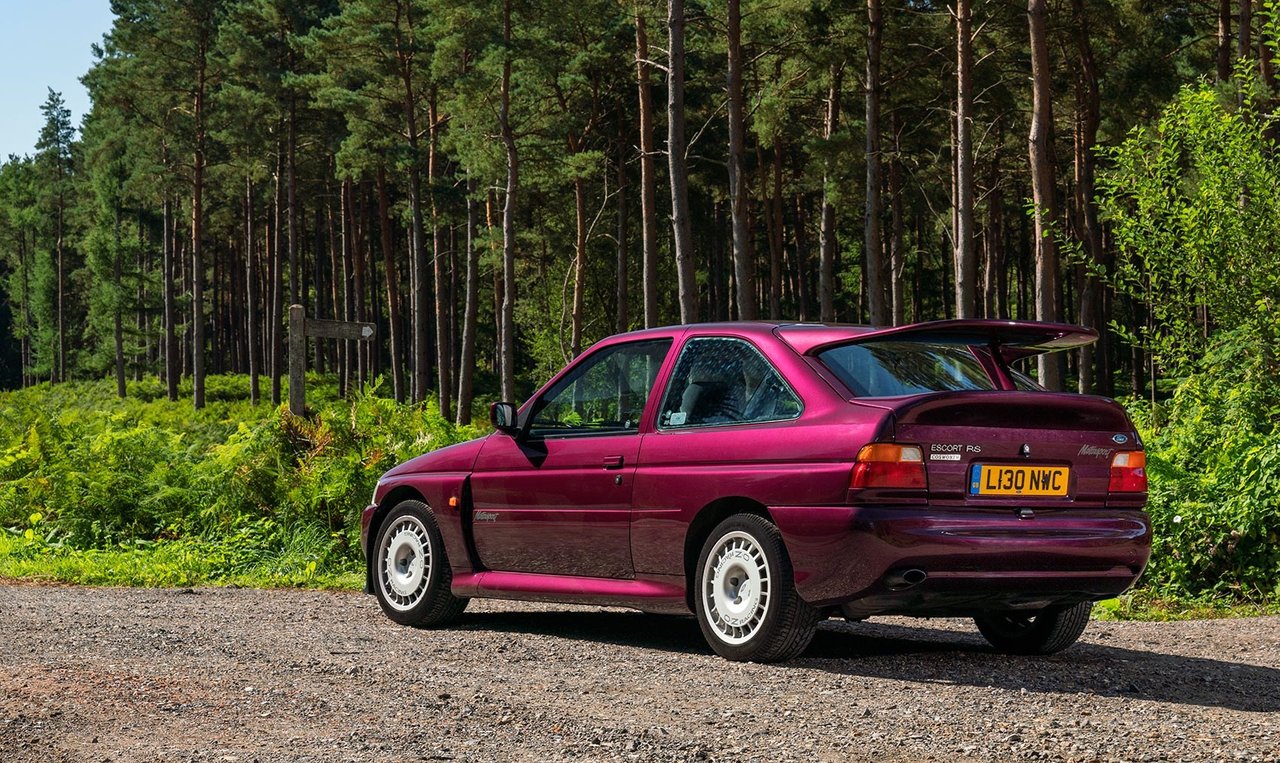 pPC56RVw-ford_escort_cosworth_01.jpg