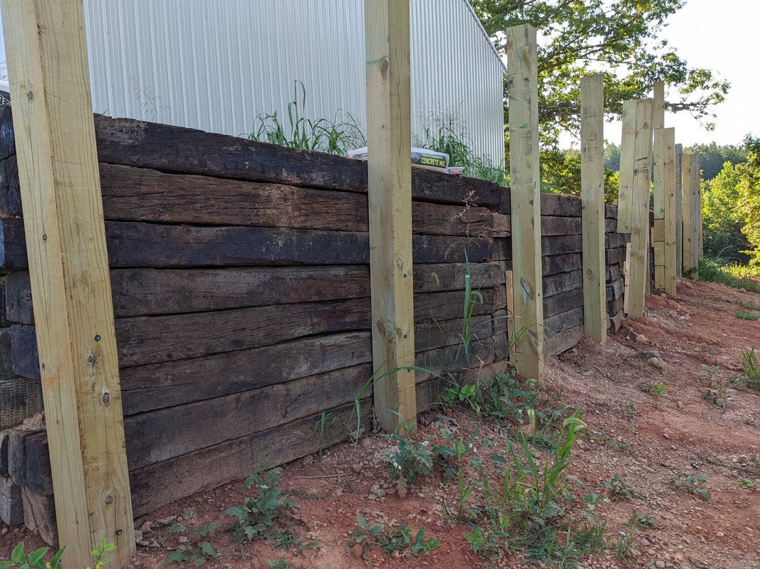 The retaining wall is almost complete | PeakD, image size:1067x800