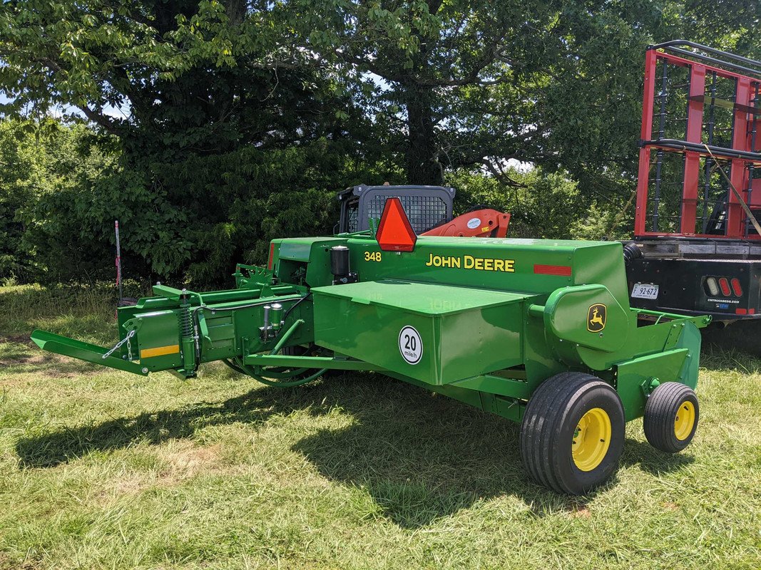 Cutting raking and baling the hay fields | PeakD, image size:1067x800