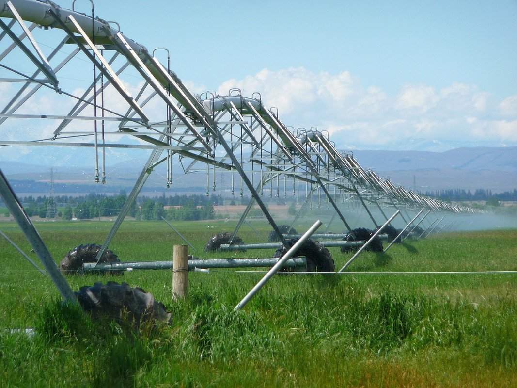 https://i.postimg.cc/tg1sHK2Z/irrigation-403371-1280.jpg