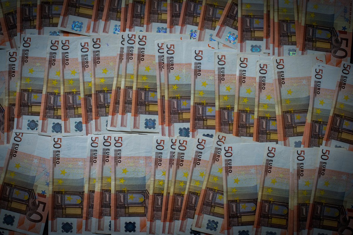 https://i.postimg.cc/vBb6WfpB/money-4519489-1280.jpg