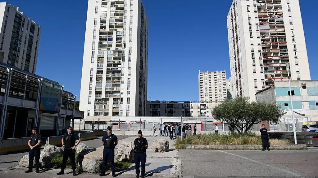"Państwo służy państwu" - odc. 109: policja działa źle, więc ... dzieci idą do klatki