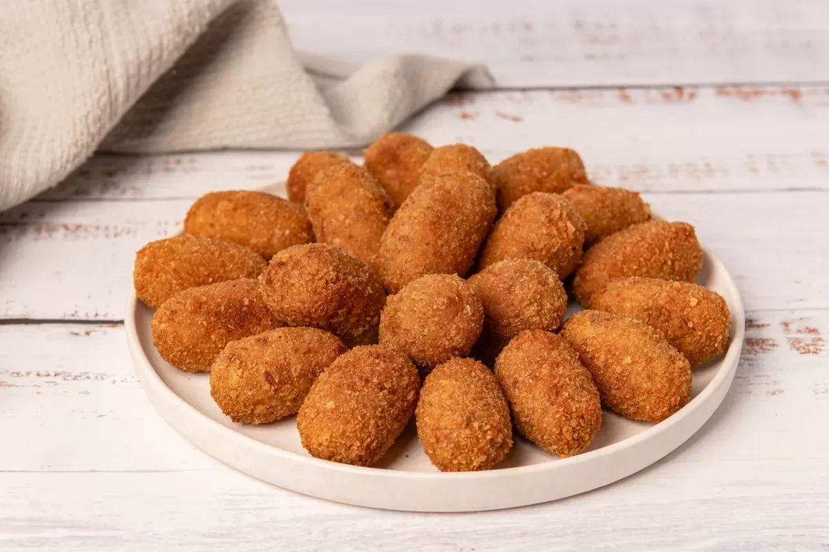 https://imag.bonviveur.com/croquetas-de-cocido-o-puchero.webp