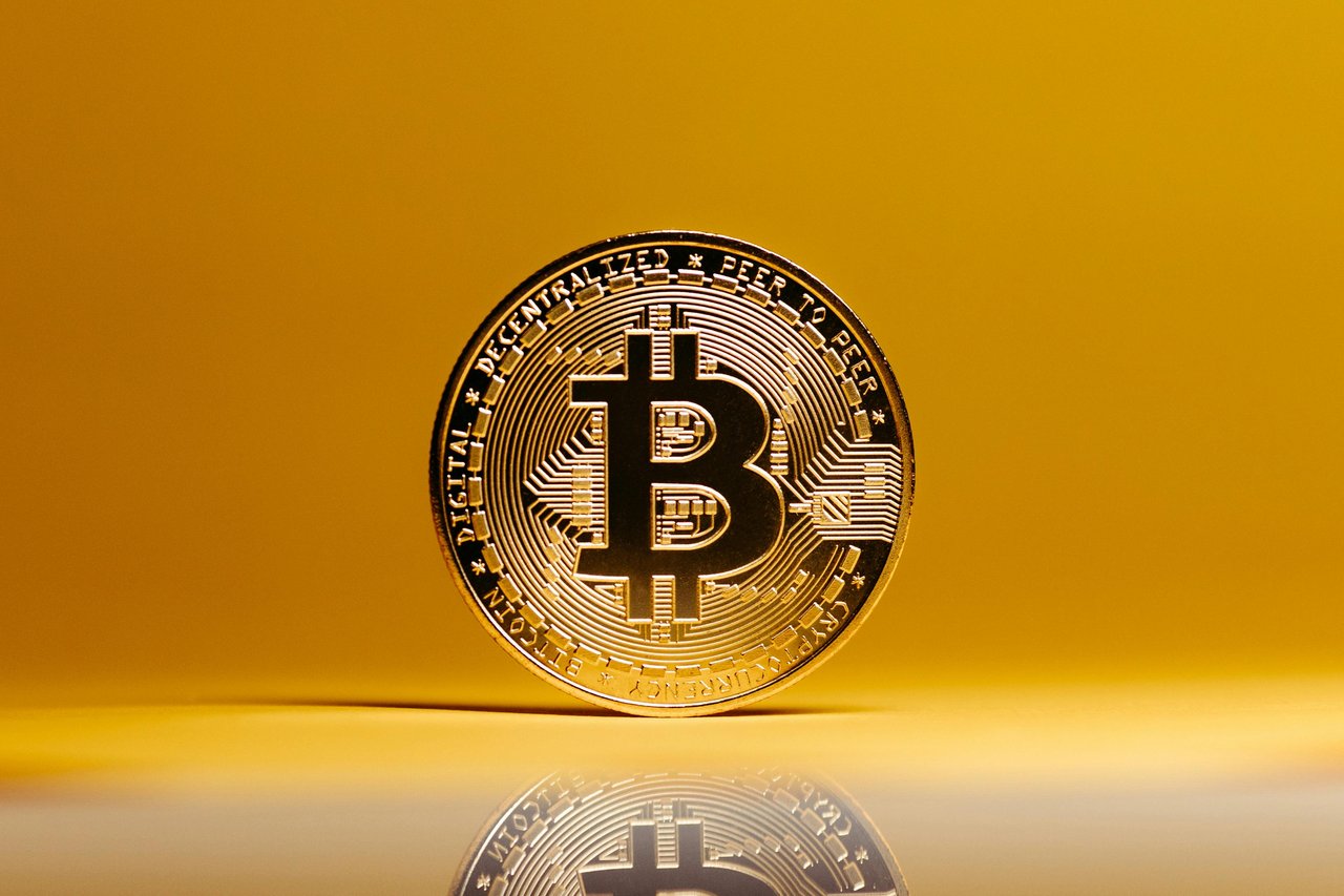 https://images.ecency.com/DQmNXMFUCsLj87XweN84RNPdwehnNdsa8xEvhTQxUnYPXE8/blockchain_bitcoin_symbol.jpg
