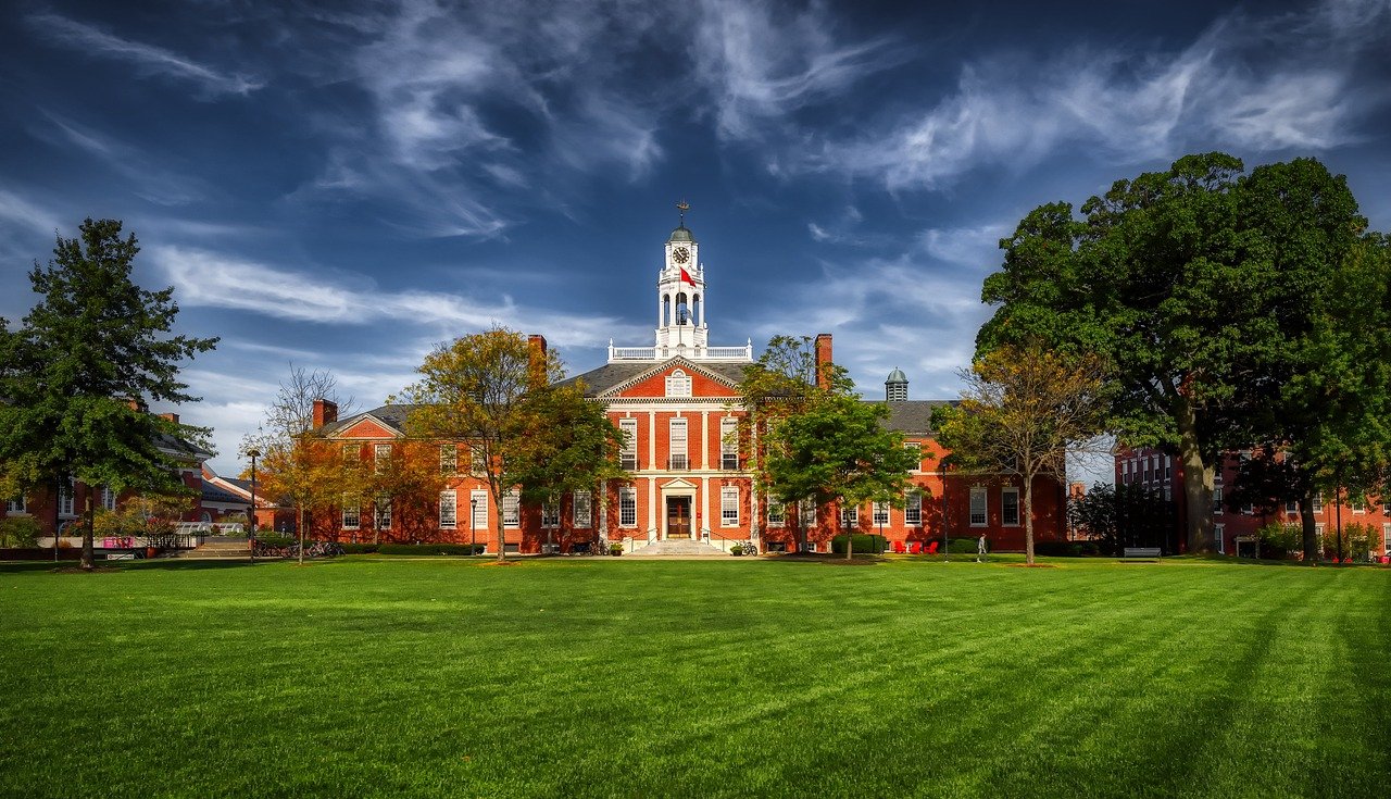 https://images.ecency.com/DQmNtmbpfV6gEbKxMUaQTK4FhisJfCWFsbMwWLJnK5XiLBt/phillips_exeter_academy_4080394_1280.jpg