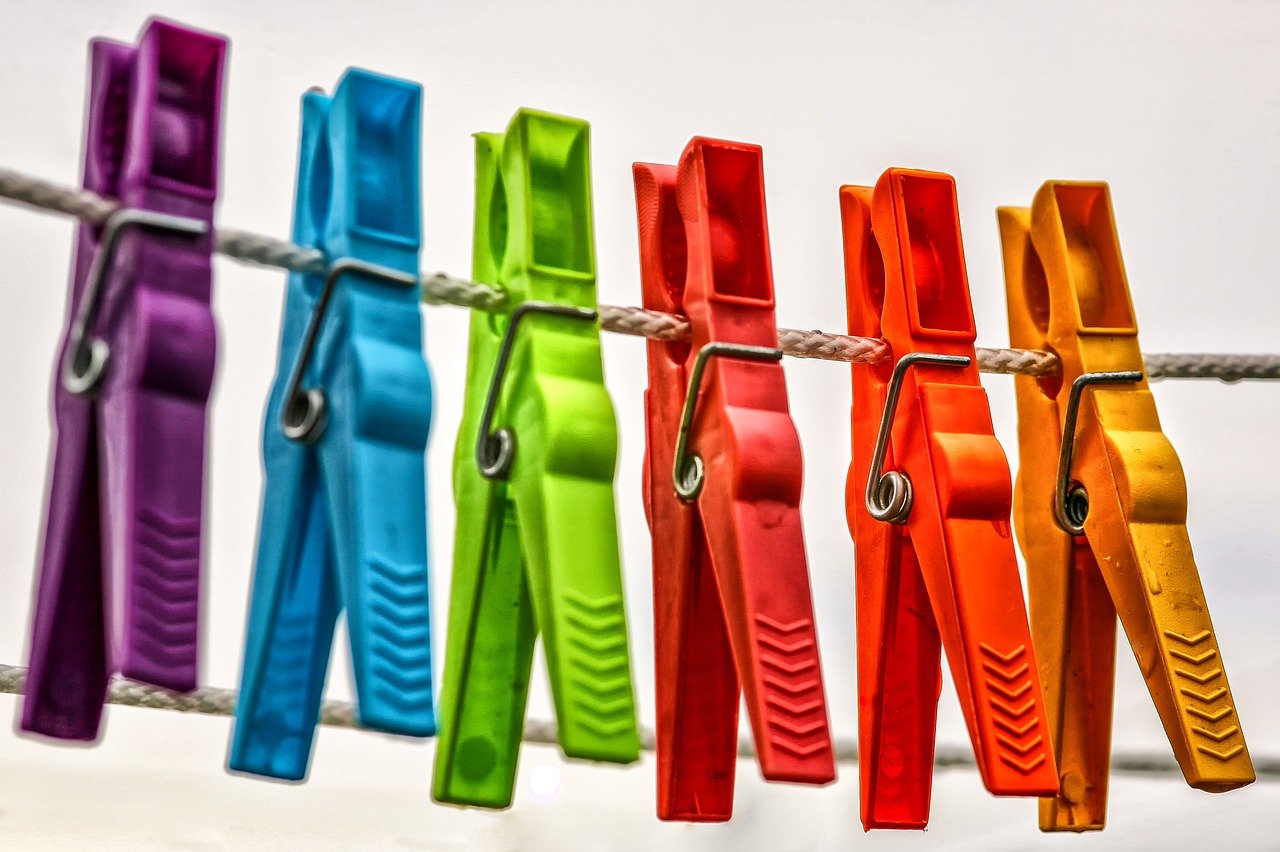 https://images.ecency.com/DQmP6RphBrXjeh1WnzC6gC18Xc4HkNJ8K7d4LhxJNG5ae7c/clothespins_3687611_1280.jpg