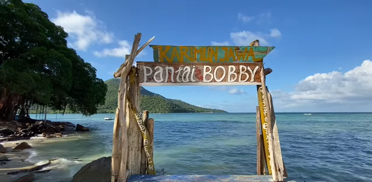 https://images.ecency.com/DQmPizRLJLgErArzYEJP3uG71iBDmg51y124qCqci3MTZZo/bobby_pantai.png