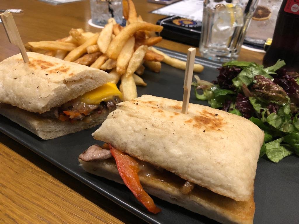 https://images.ecency.com/DQmQbxdUeZTqfTcybpZoeHaA8vvw2upjHFYZxmLvKNfWNjM/steak_sandwich.jpeg