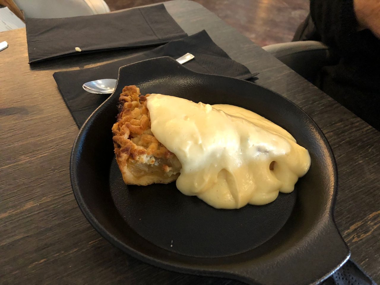 https://images.ecency.com/DQmSqDwySj1ZBntEvfKKgtsASjgnSEQcbmA7L6LWHJYcMqi/applepie.jpeg
