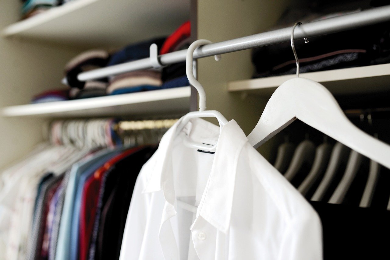 https://images.ecency.com/DQmTo2wTdaCxcKS5HKAqLnKiFPgrgruTaKvugadGmTDrMKR/wardrobe_5961193_1280.jpg