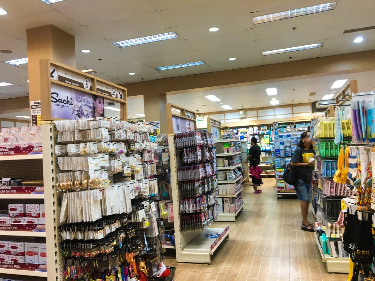 https://images.ecency.com/DQmUJgDKHnrcboU65XMGq81aco9zFJnvkBVt797iD2jARcV/aisle_2.jpg