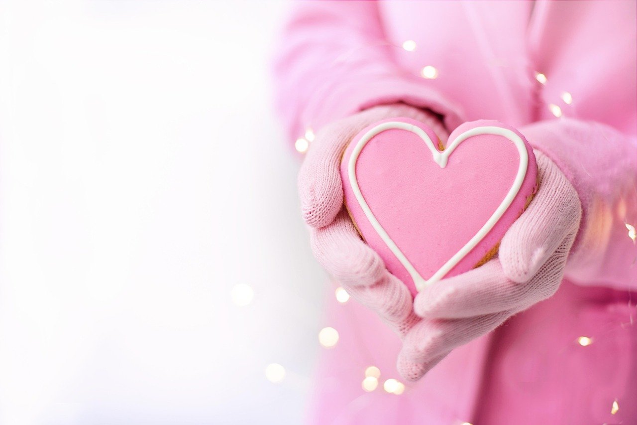 https://images.ecency.com/DQmYmS554kV5b48dkxULDcMiKghQrbewwHbpV1Q7vPBXMyY/heart_3934786_1280.jpg