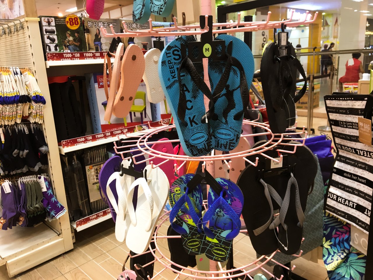 https://images.ecency.com/DQmbHcHvFkuvKi4j9LdA99xtPshPQjU6xjN6MLdA4uoXgs1/sandals.jpg