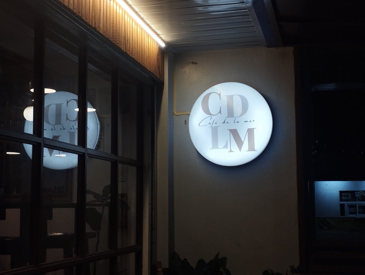 Sips and Sweet Moments: A Coffee Date to Remember