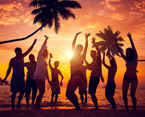 https://images.ecency.com/DQmdYFetADhMjG6gqsdTMUrq2NmaF46w9iiYoLmcECkpGFJ/silhouette_people_dance_on_beach_at_sunset.jpg