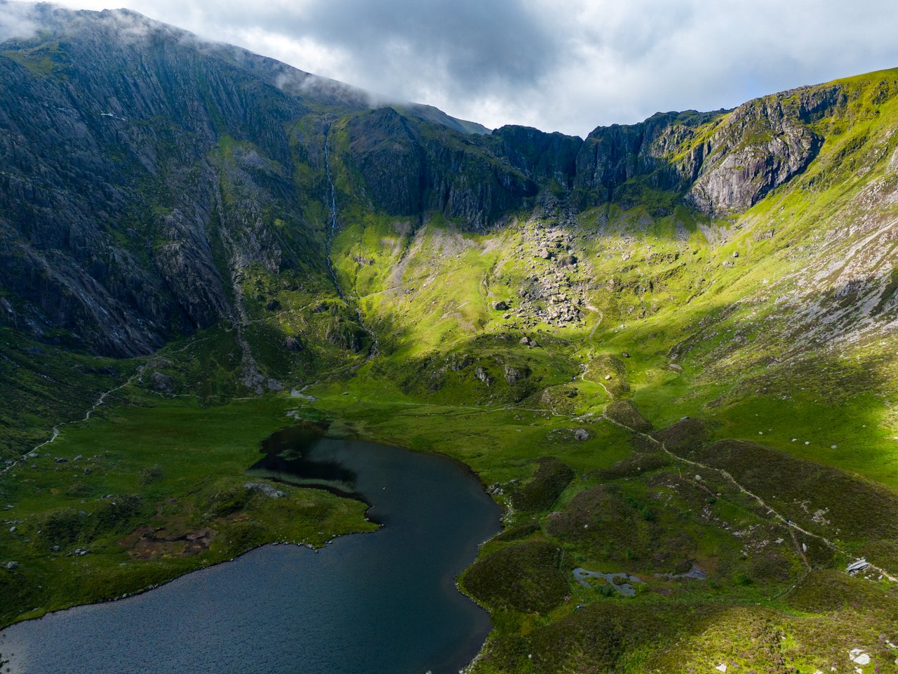 https://images.ecency.com/DQmfPimq2uG6HjfvjgQrmVfetVNSBm75BaAByUcXKzmQhuk/ogwen_valley_179.jpg