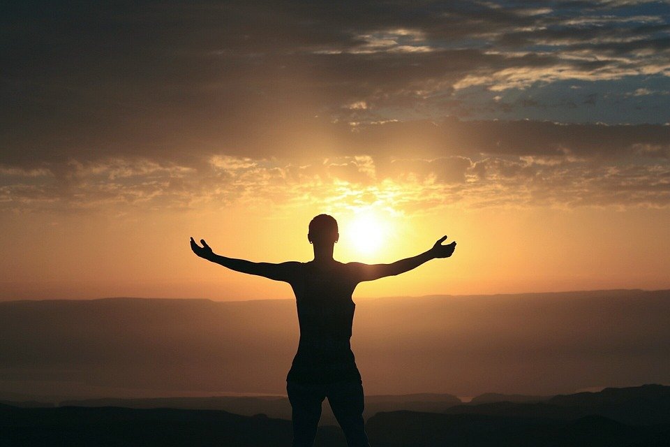 https://images.ecency.com/DQmfWzDefZVMdFmo5FqiY7yNbQN2xLP9WmubexSAzNX7RsM/morning_2243465_960_720.jpg