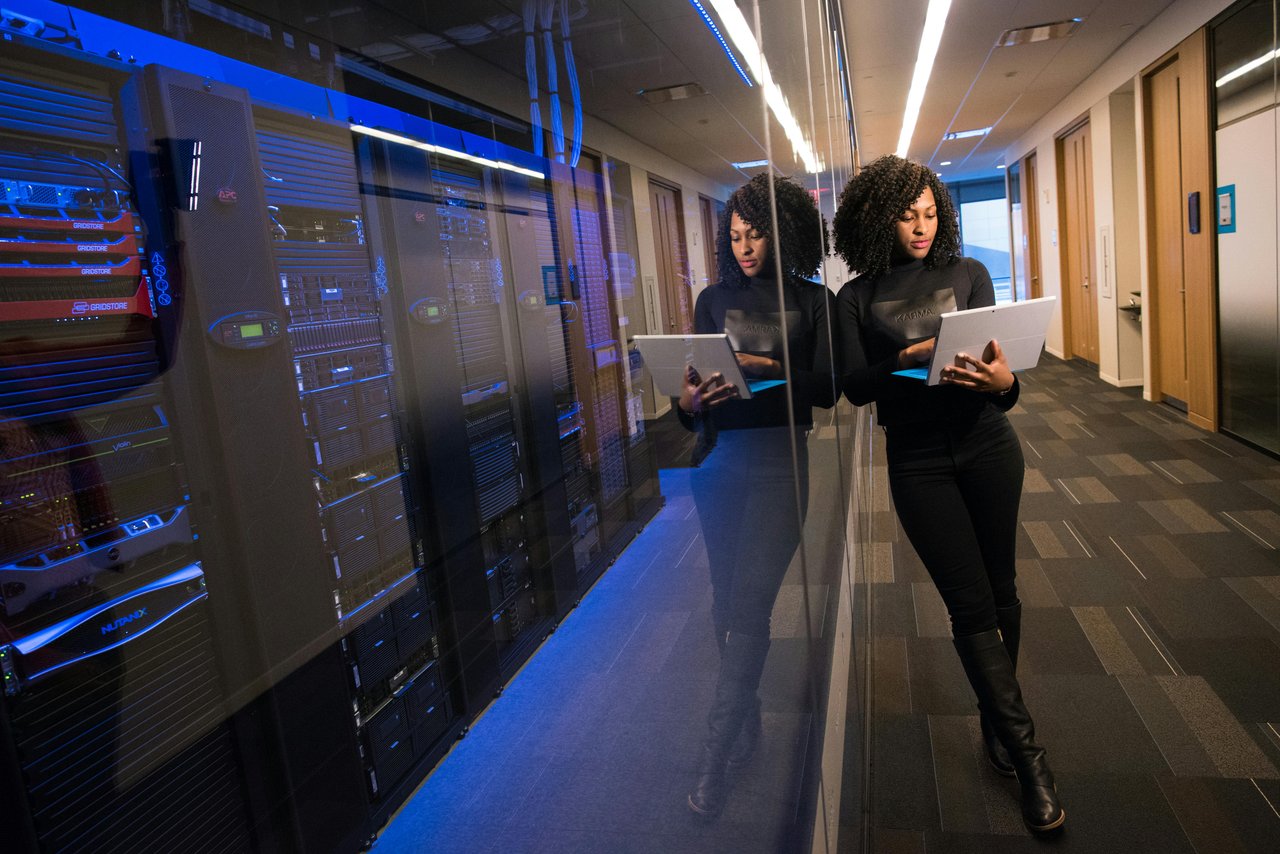 women datacenter