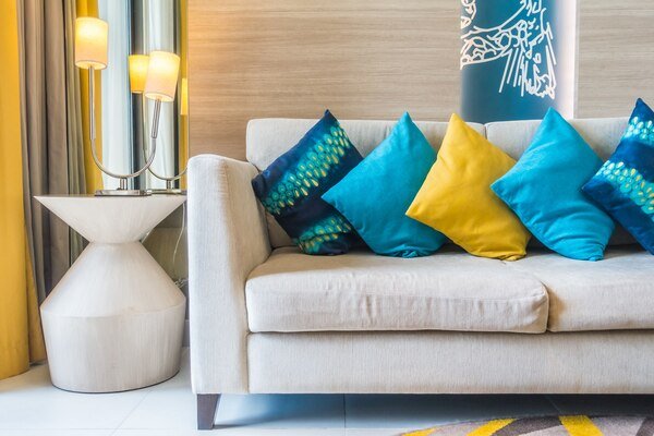 https://img.freepik.com/free-photo/couch-with-colored-cushions_1203-322.jpg?w=600&t=st=1708378304~exp=1708378904~hmac=e9676ae7f6b07188b349bd57a44bbf9a628573a63c0fde4183899c932405c2d8