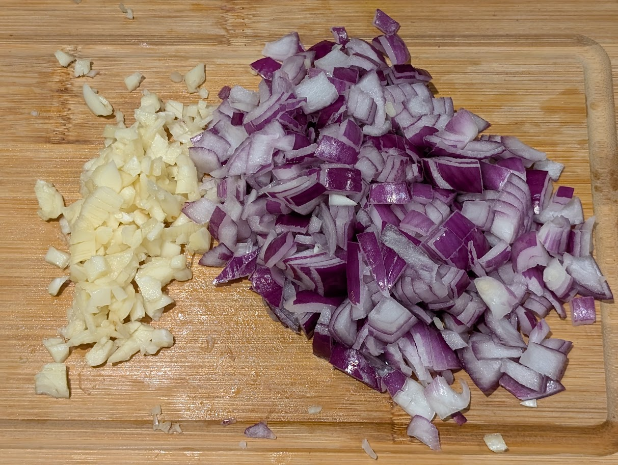 Polpette con spaghetti ingredienti cipolla aglio tritto