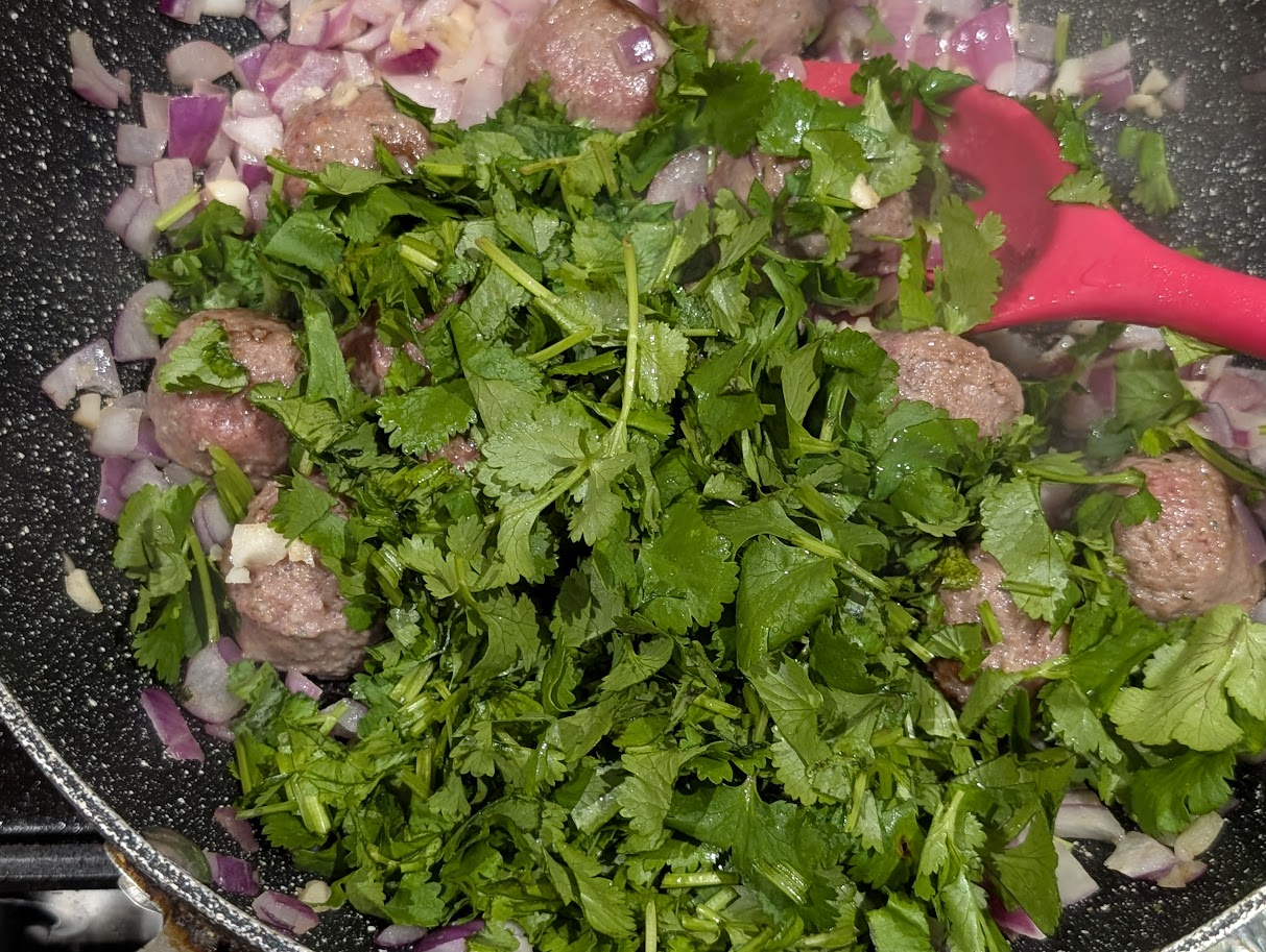 Polpette con spaghetti coriandolo