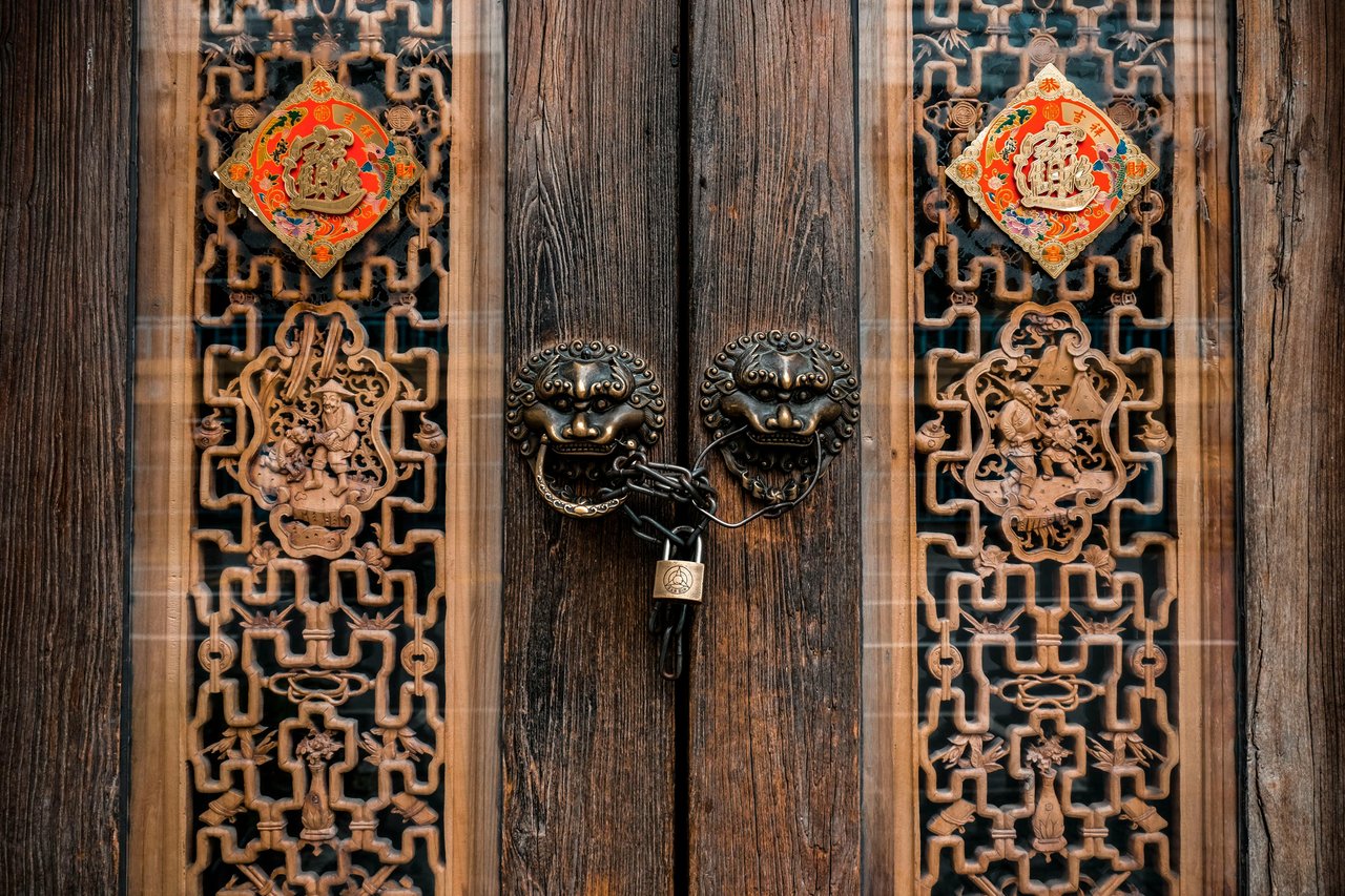 https://img.inleo.io/DQmXJaf9Y1kimgREMeDb6StedL2VsAHVeiZjn4Y7icEPWMA/locked-door.jpg