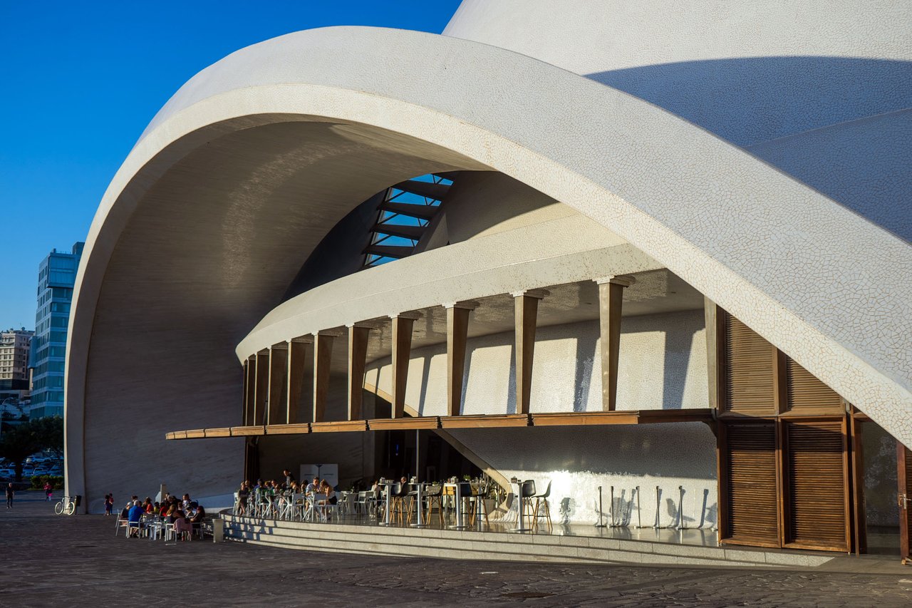 https://img.travelfeed.io/for91days%2F20210427T150345415Z-42-Audotorium-Adan-Martin-Calatrava-Tenerife-DSC04488.jpg