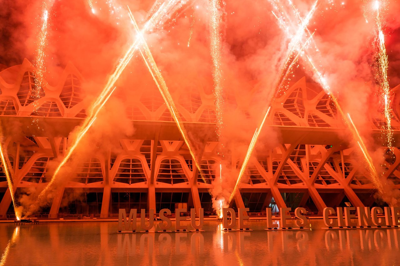 https://img.travelfeed.io/for91days%2F2022-02-12-11-02-105-15-ninot-fireworks-valencia-2022-dsc_4589-jpg