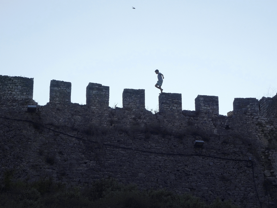 A small boy on the castle