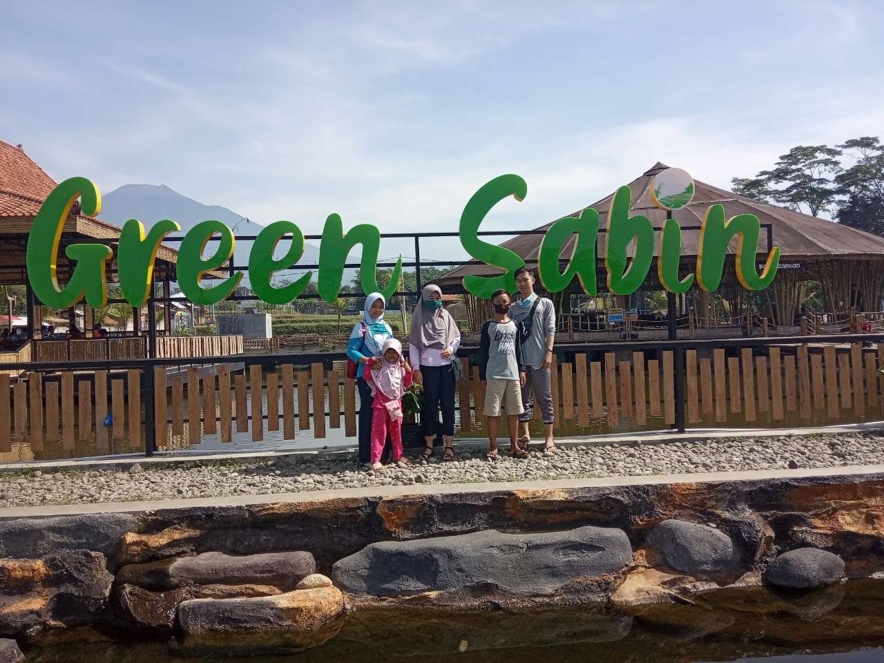 https://img.travelfeed.io/wongbraling%2F20200727T000700045Z-sabin1.jpg
