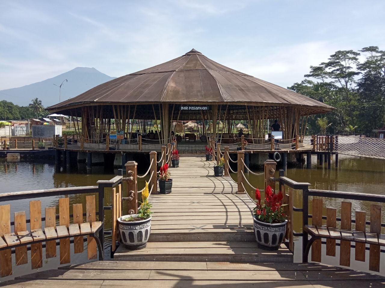 https://img.travelfeed.io/wongbraling%2F20200727T110044982Z-sabin12.jpg