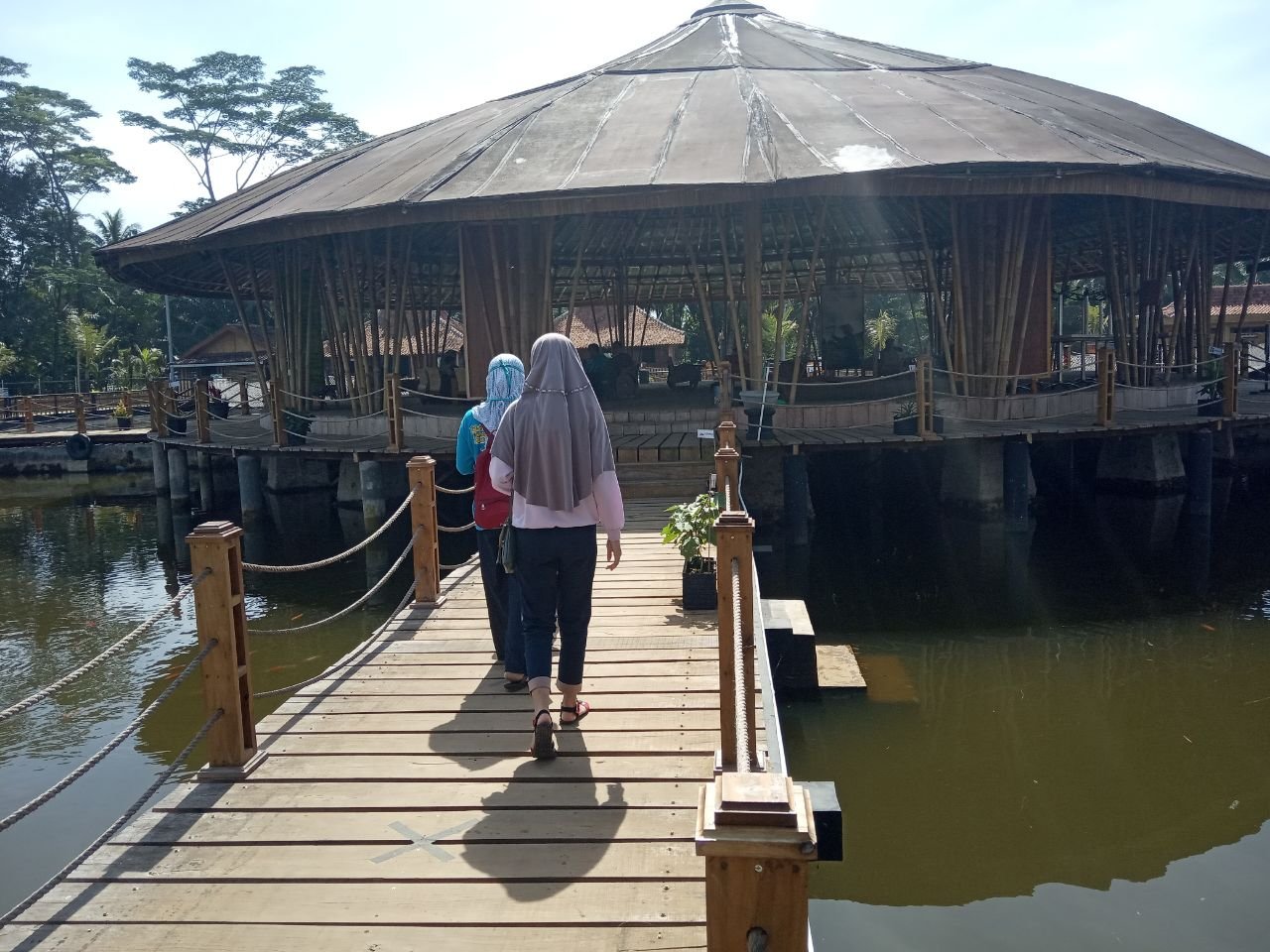 https://img.travelfeed.io/wongbraling%2F20200727T110045293Z-sabin13.jpg