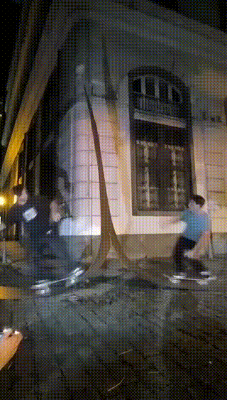 woman wallride.gif