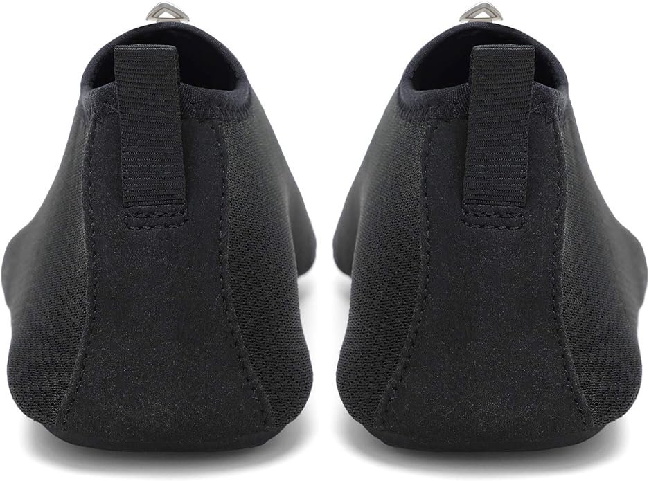 1 Water shoes suitable for men and women designed for various activities such as beach outings, swimming, yoga, and drying quickly.