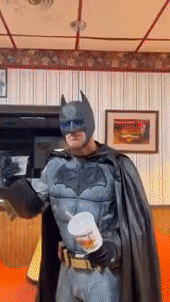 https://media.tenor.com/wHAlQlLonisAAAAC/batman-fight.gif