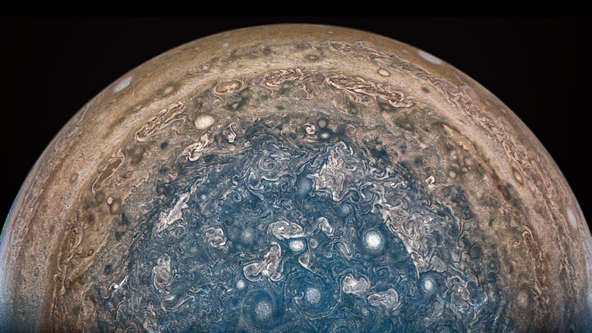 https://s.hswstatic.com/gif/jupiter-juno-062017-6-nasa-orig.jpg