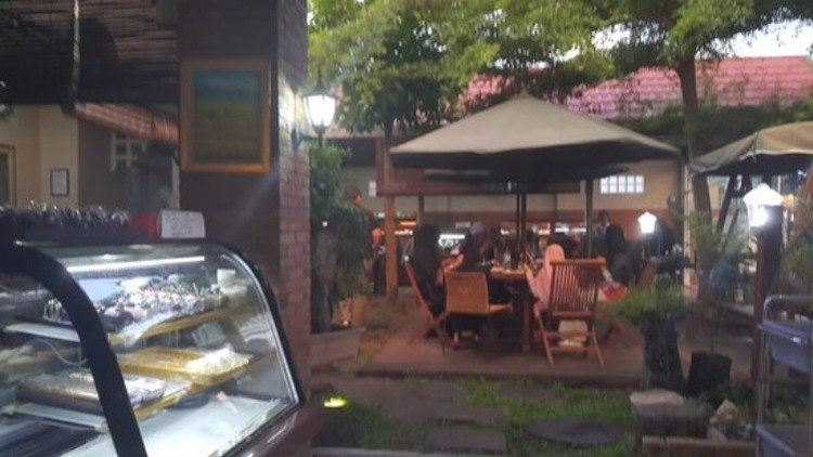 menyajikan-aneka-kue (1).jpg