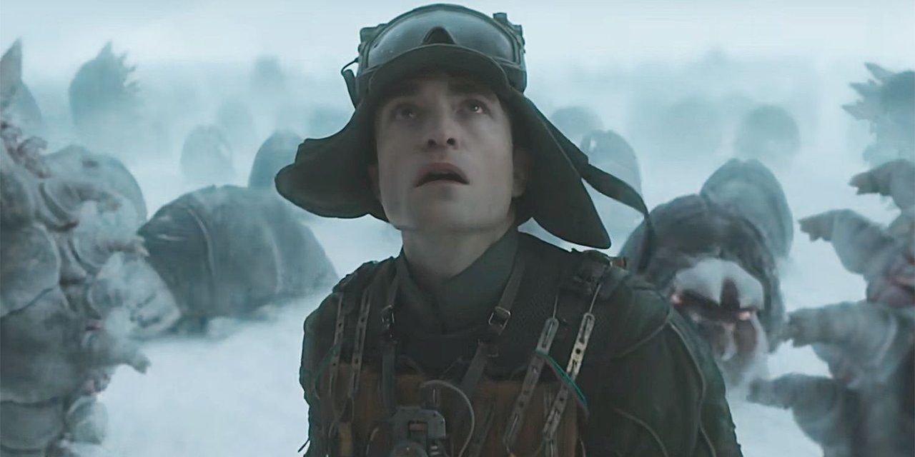https://static1.srcdn.com/wordpress/wp-content/uploads/2025/03/robert-pattinson-mickey-17-01_03032025-256e9f14bd9240e4a0c47223686d0ec1-cropped-1.jpg