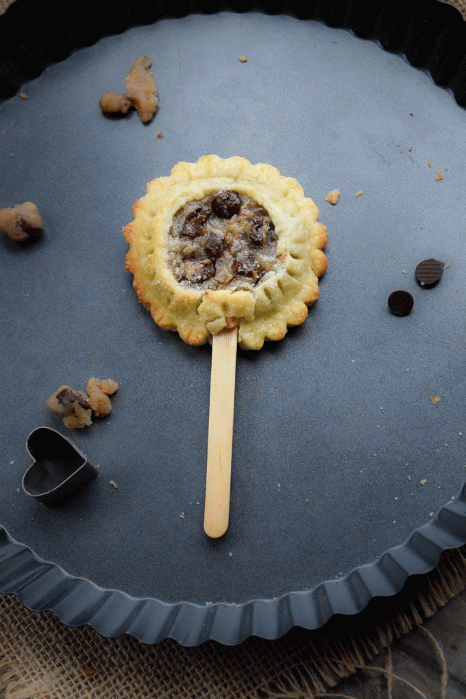 Chocolate Chip Cookie Dough Pie Pops..gif
