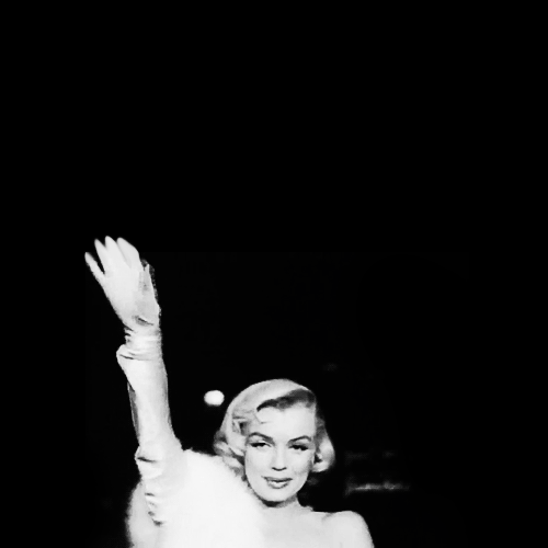 Marilyn-Monroe-Waving-Goodbye-In-a-Classic-Hollywood-Gif.gif