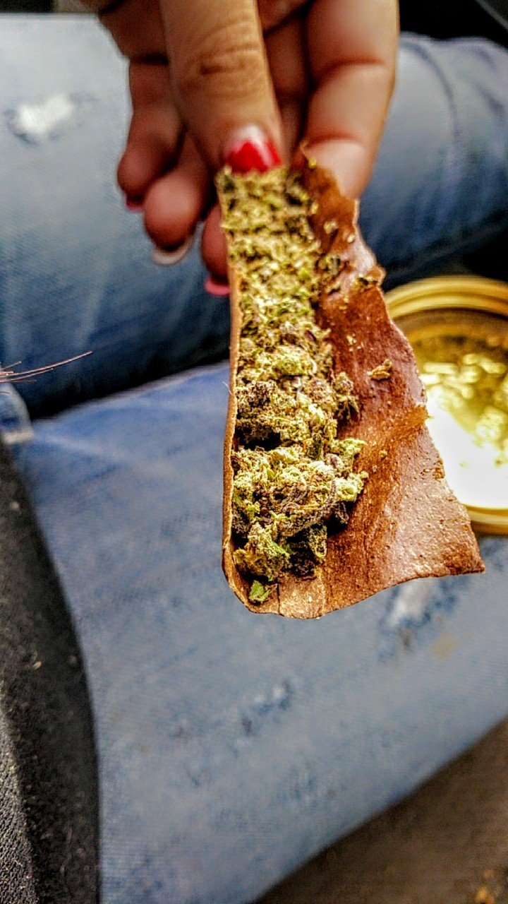 How To Roll A Backwoods Blunt