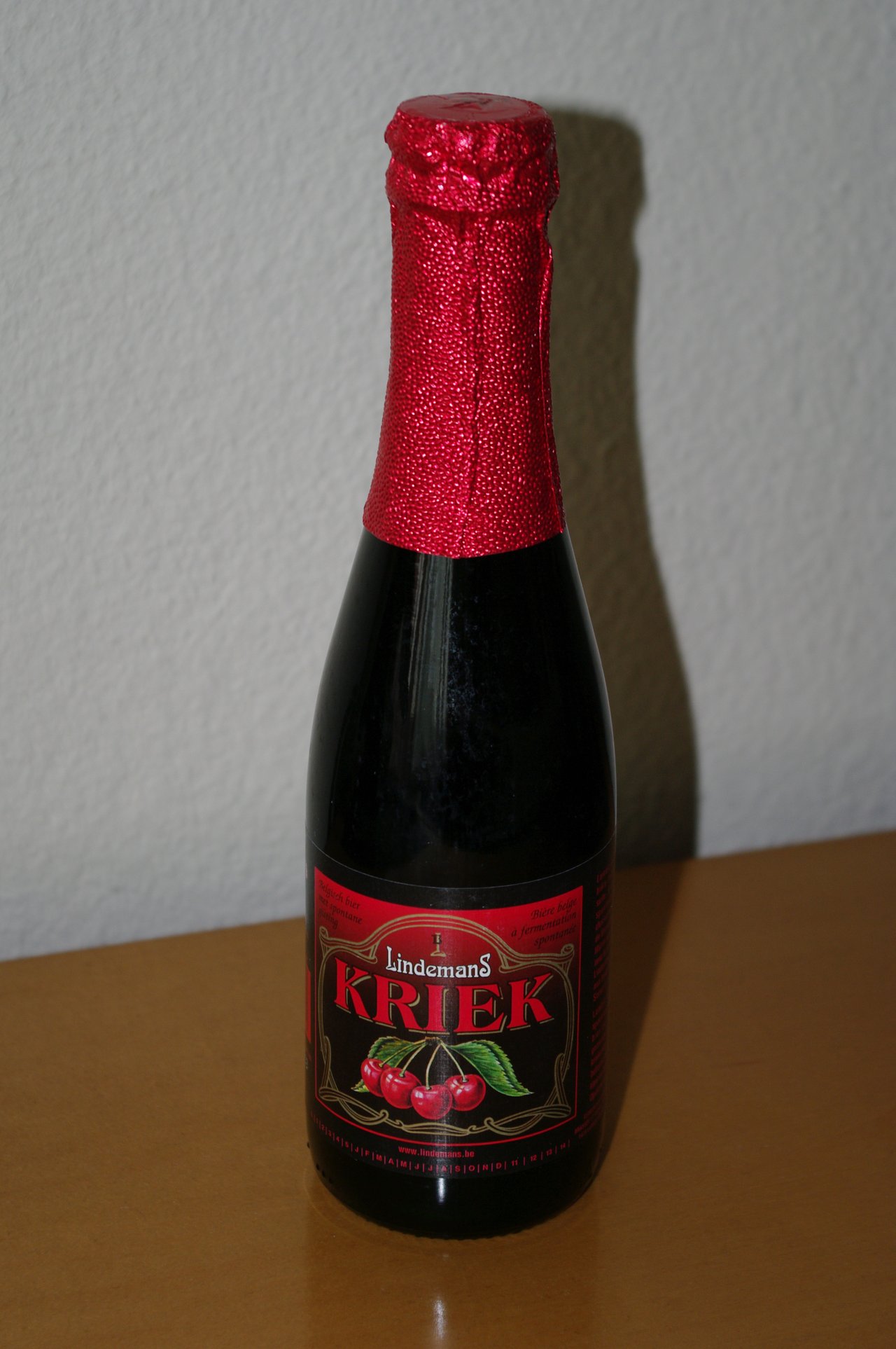 https://upload.wikimedia.org/wikipedia/commons/6/60/Lindemans_Kriek.JPG
