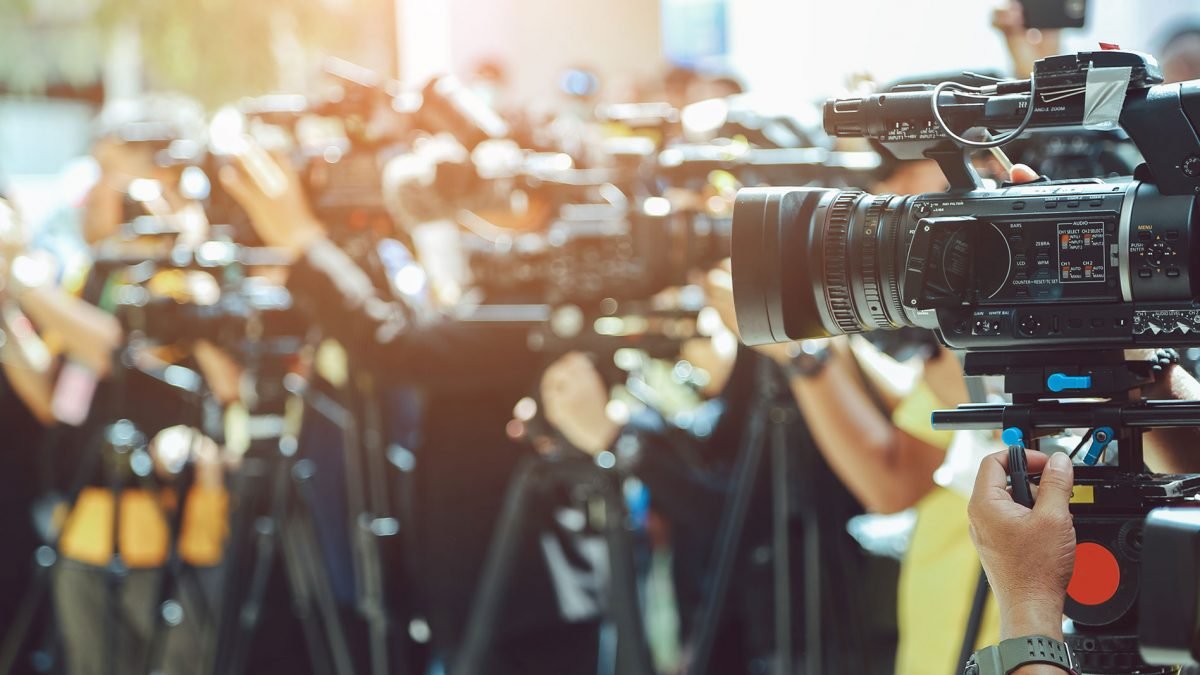 https://www.globalcareercounsellor.com/blog/wp-content/uploads/2021/04/Different-Types-of-Journalism-and-which-courses-other-than-mass-media-can-be-pursued-with-Journalism-1200x675.jpg