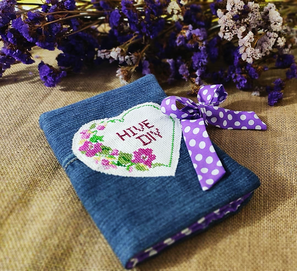 Flores tejidas a crochet con botones (a reciclar!) / Crochet button flowers  (recycling!) 