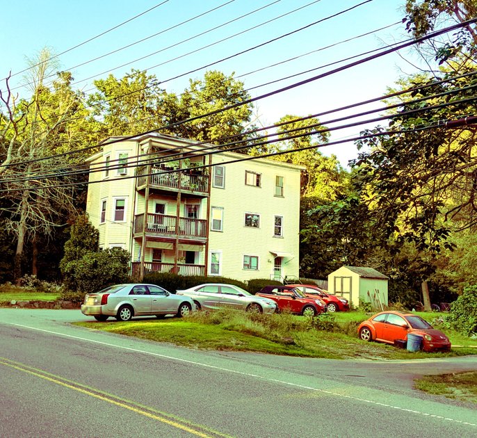 11 September 2021 - Rundown three-decker sitting in a wooded area — Hive
