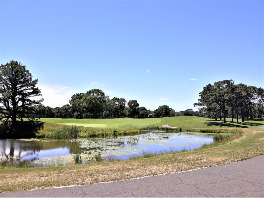 SWAN LAKE Golf Course / Manorville, NY PeakD