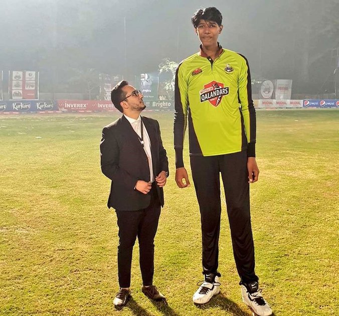 lahore-qalandars-discovered-a-7-foot-4-inch-diamond-sportstalksocial